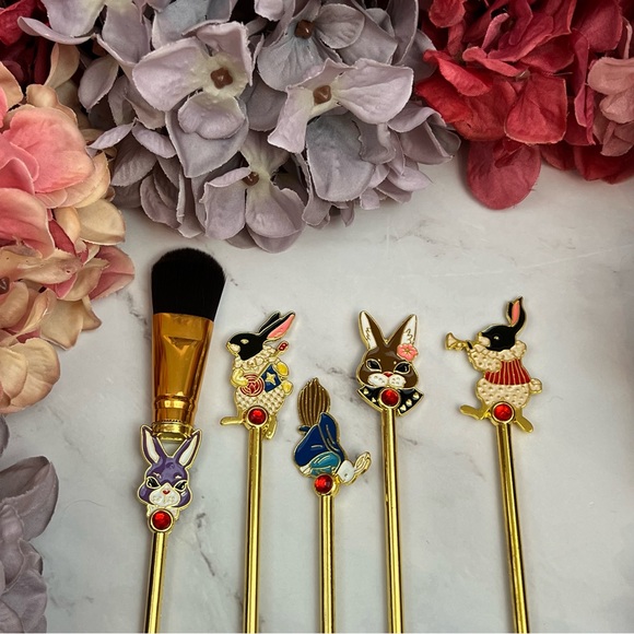 Alice in Wonderland Gold 5 Piece Makeup Brush Set - Picture 7 of 16